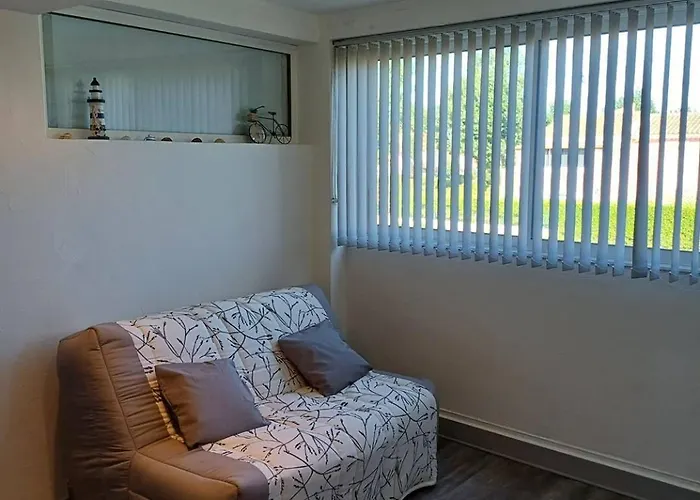 Appt 2 Pieces 32m2 Avec Loggia Vitree Ref 4001